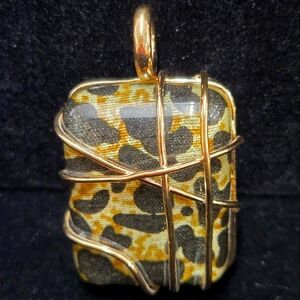 RMN NWOT WIRE PENDANT